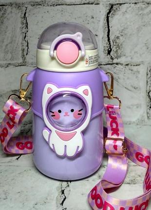 Термос детский питьевой для девочки с трубочкой и ремешком котик 600 мл 18х8 см сиреневый