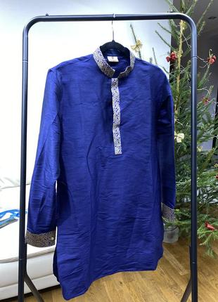 Довга сорочка з вишивкою візерунком