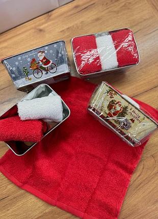 Полотенца на кухню в подарокной коробке,в металлической коробке с новогодним рисунком