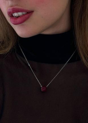 Брендовая подвеска с красным камнем