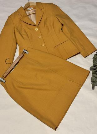 Костюм зі спідницею розмір l