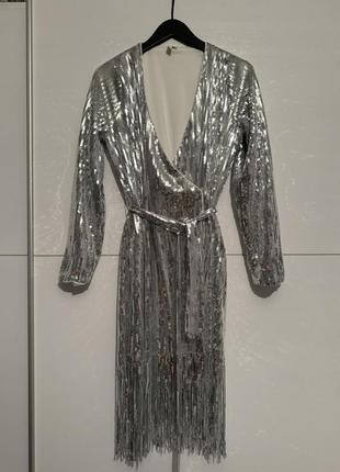 Сукня в паєтках