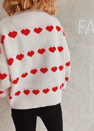 Свитер в сердечки, белый новый свитшот2 фото