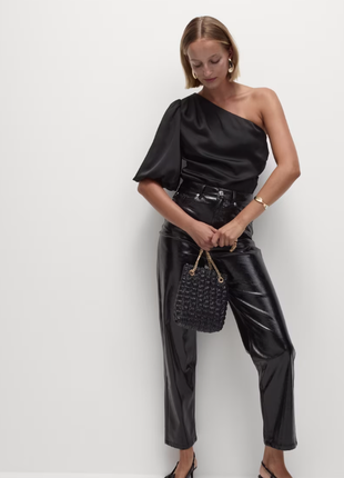 Блуза на одно плечо