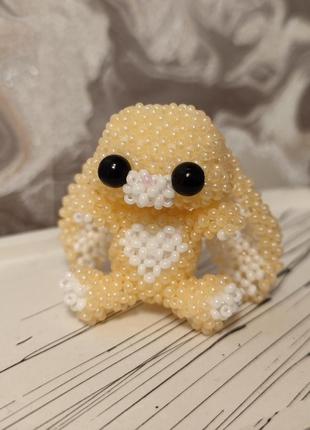 Зайчик из бисера, брелок