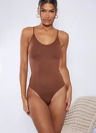 Трендовый шоколадный боди prettylittlething, новый коричневый боди/купатель на бретелях с утяжкой