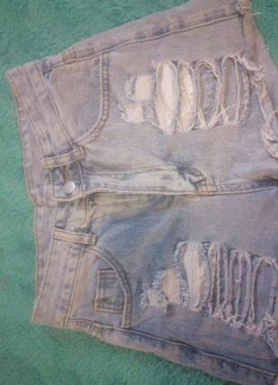 Шорти на високій посадці