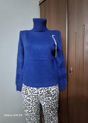 Светр з горловиною