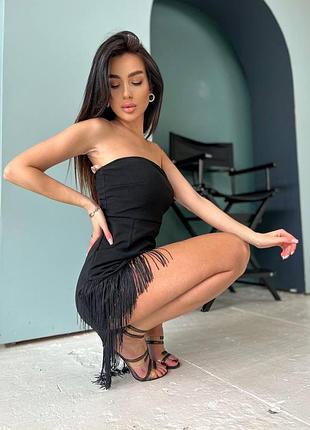 Сукня жіноча коротка міні з декольте відкритими плечами чорна біла стрейчева нарядна святкова новорічна на новий рік платя з бахромою