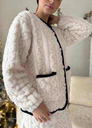 Піжама / костюм для дому жіночий махровий білий з манжетами на гудзиках великих розмірів арт 2724