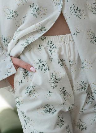 Теплая фланелевая женская пижама оверсайз свободного кроя рубашка + штаны белая в цветы мимозы oversize