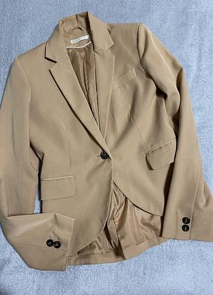 Женский бежевый пиджак