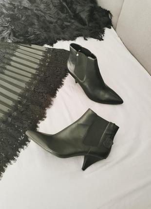 Кожаные ботильоны ,ботинки конусный каблук marks & spencer