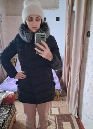 Черный зимний пуховик