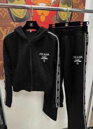Женский костюм prada