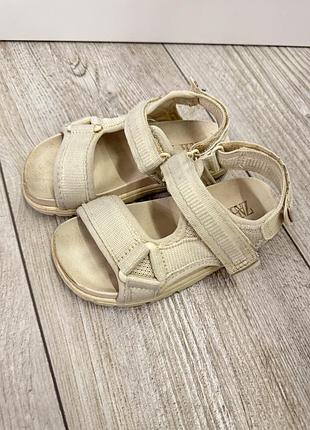 Zara сандалі босоніжки