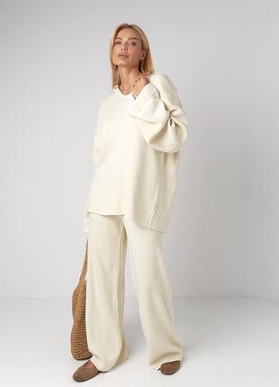 Жіночий костюм oversize з вільними штанами та кофтою-поло