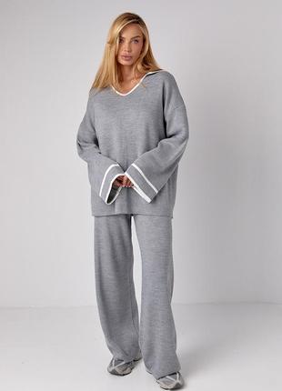 Жіночий костюм oversize з вільними штанами та кофтою-поло