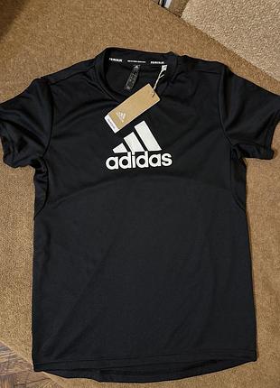 Продам футболку,adidas оригинал,нову,размер s