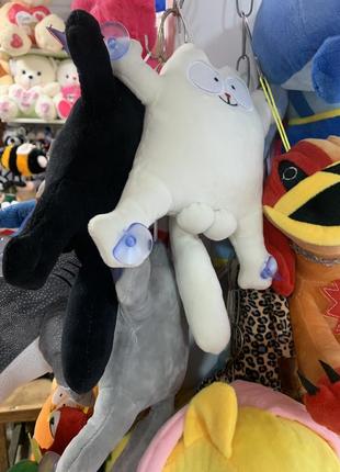 Новые котики на присосках с яичками в машину на окно черные белые