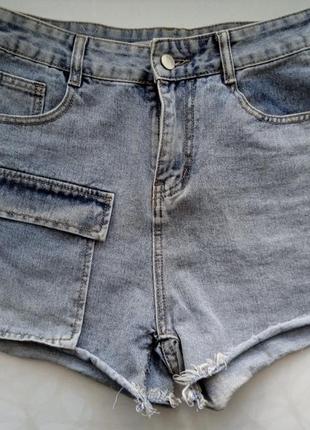 Короткі джинсові шорти