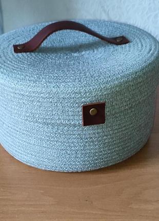 Корзинка з кришкою з шкіряною ручкою