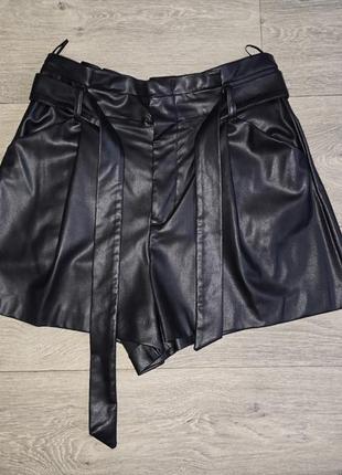 Женские кожаные шорты zara