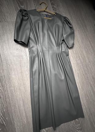 Платье женское из эко кожи.