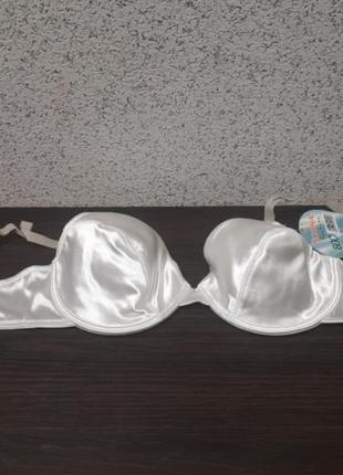 Белый лифчик