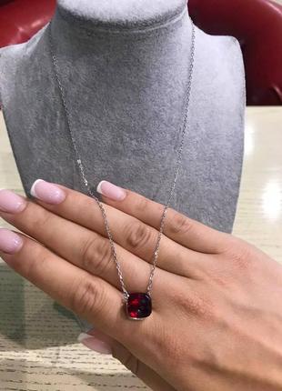 Брендовая подвеска с камнем