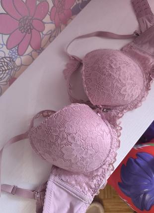 Бюстгальтер пуш-ап пудровый кружево
