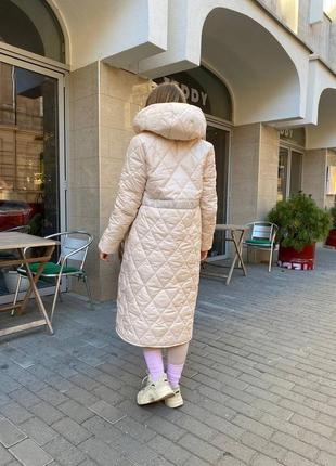 Пальто стеганое с поясом с капюшоном на кнопках7 фото