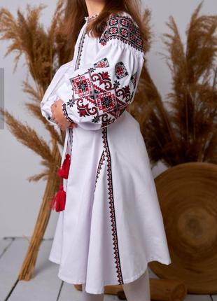 Вишита сукня для дівчинки