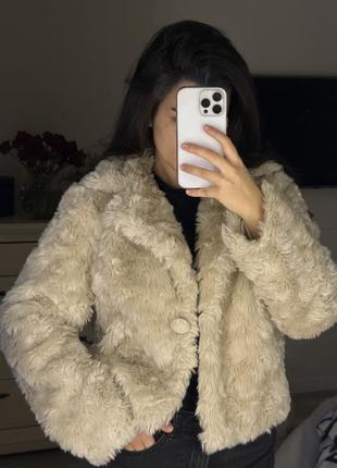 Трендова шубка new look