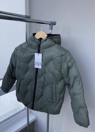 Двусторонняя куртка для мальчика zara,11-12 лет, на демисезон, евро зима. не сбита, в отличном состоянии.