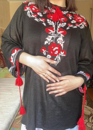 Черная вышитая кофточка