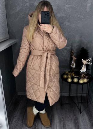 Куртка пальто женская длинная с поясом с капюшоном зимняя на зиму демисезонная теплая стеганая базовая черная бежевая серая коричневая батал