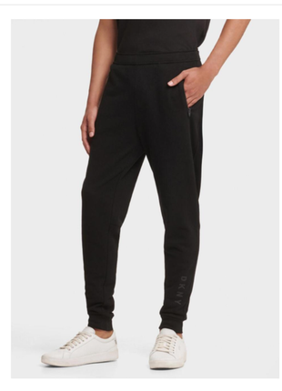 Штаны спортивные мужские dkny fleece jogger (размер: l) черные
