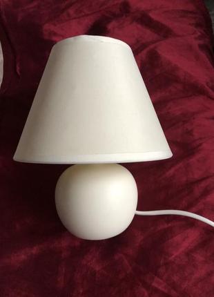 Настольная лампа-торшер jysk 40w e14 ip20 белое молоко