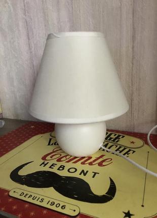 Настольная лампа-торшер jysk 40w e14 ip20 белое молоко