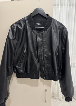 Вкорочений бомбер zara