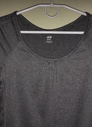 Серая женская футболка h&m спортивная2 фото