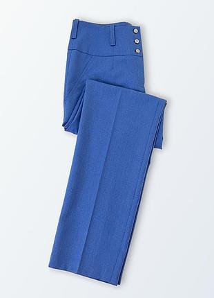 Темно- голубые зауженные брюки с высокой посадкой