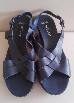 Кожаные босоножки