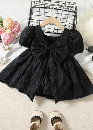 Черное платье с бантом