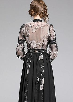 Шикарне вечірнє плаття, в квітах та з пір'ям. вечірнє плаття, квіти, пір'я