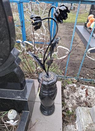 Металлические сверхгробные тюльпаны