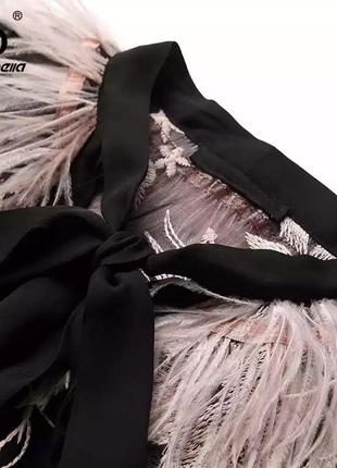 Шикарне вечірнє плаття, в квітах та з пір'ям. вечірнє плаття, квіти, пір'я