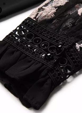 Шикарне вечірнє плаття, в квітах та з пір'ям. вечірнє плаття, квіти, пір'я