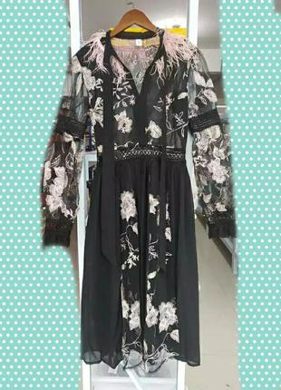 Шикарне вечірнє плаття, в квітах та з пір'ям. вечірнє плаття, квіти, пір'я